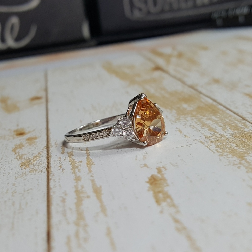 Champagne Cubic Zirconia - Picture 2 of 8